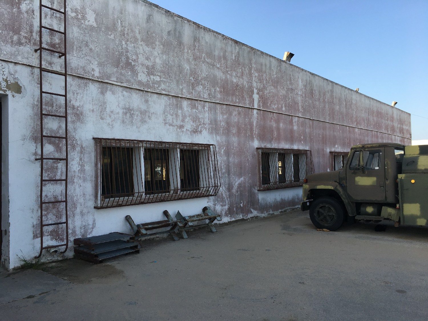 Rehabilitación de fachada, estructuras y fosos del edificio 612 de la Base Naval de Rota