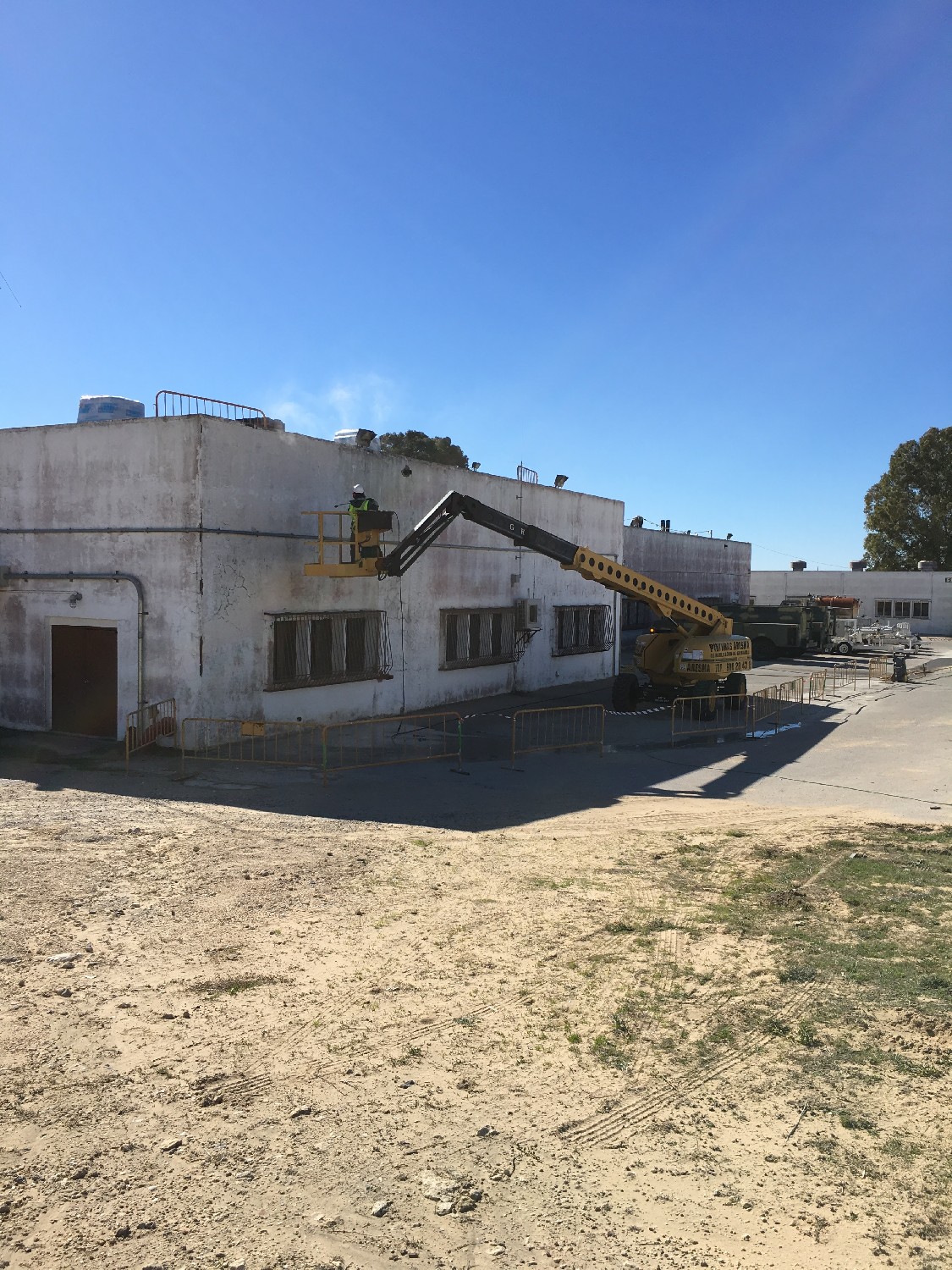 Rehabilitación de fachada, estructuras y fosos del edificio 612 de la Base Naval de Rota